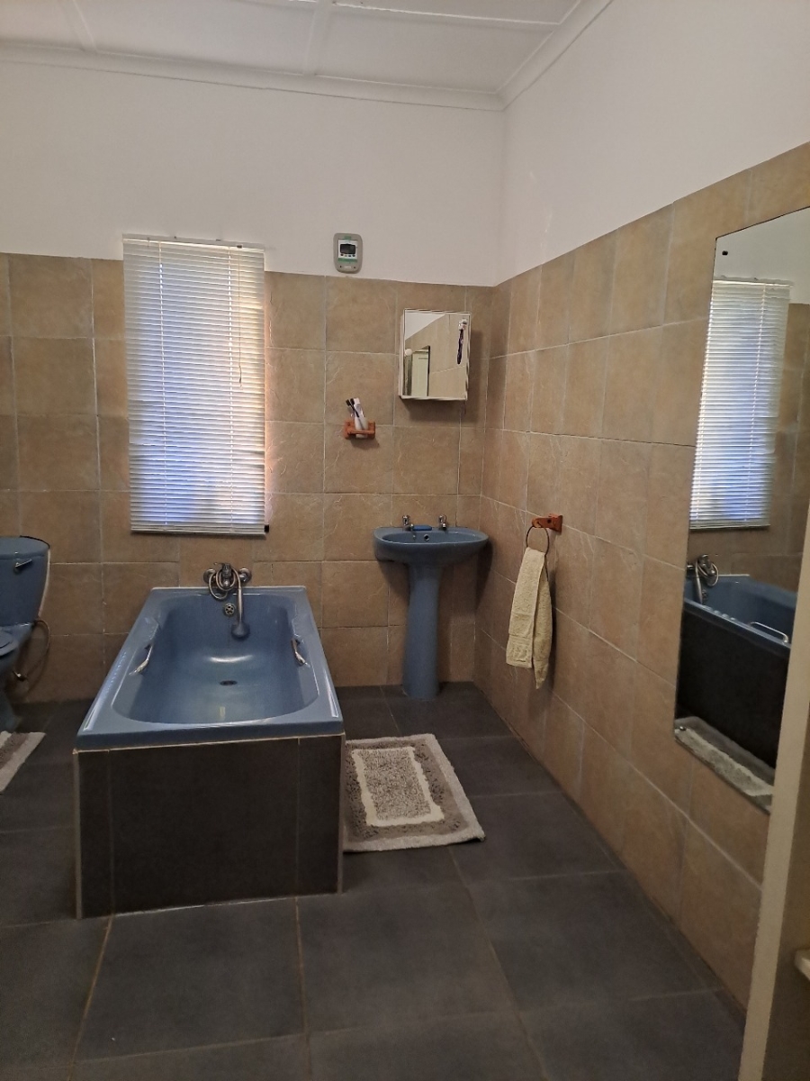 6 Bedroom Property for Sale in Hoekwil Western Cape